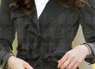 AISS爱丝(黄金版) - 索菲的长腿妹纸大揭秘：原图里的优雅与搞怪，总让人忍不住多看几眼！