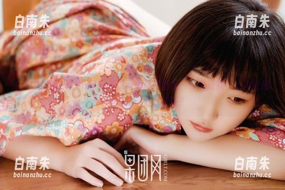 GIRLT果团网 - little贝壳喵的旅拍合集——难道我一个人觉得她在这里一直打转吗？-白南朱