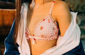 GIRLT果团网 - 王语纯小秘书的幕后花絮：奇葩办公室图包
