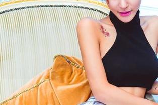 GIRLT果团网 - 王语纯校服作品，图片里的姿态竟然如此吸引