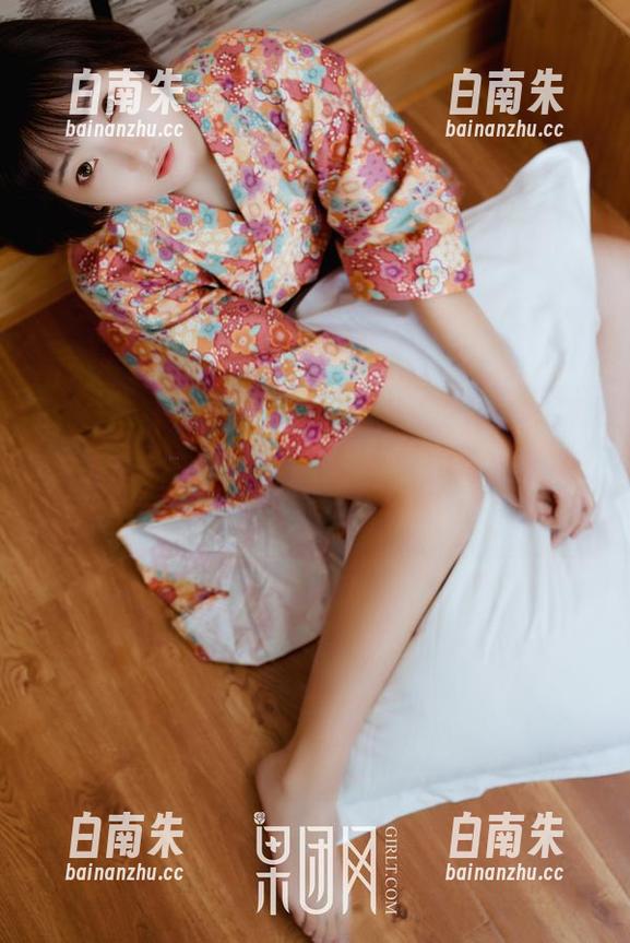 GIRLT果团网 - 不愧是黄歆苑的长腿写真集，长度和视角都挺让人瞩目的，别藏着，分享出来吧！-白南朱
