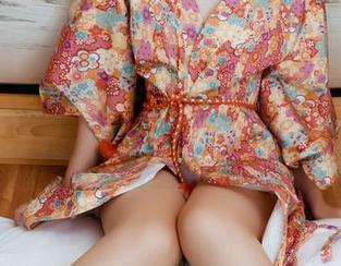 GIRLT果团网 - 一组黄歆苑的JK照片，真想问问她怎么想的。