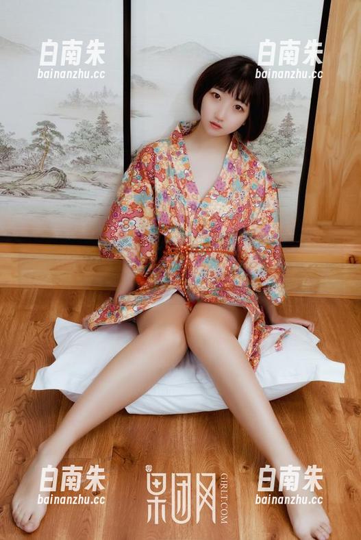 GIRLT果团网 - 一组黄歆苑的JK照片，真想问问她怎么想的。-白南朱