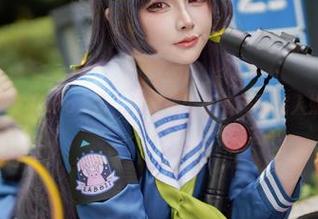 私拍中的Halo_酱，连衣裙带来的美图惹人嫉妒。