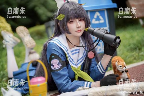 私拍中的Halo_酱，连衣裙带来的美图惹人嫉妒。-白南朱