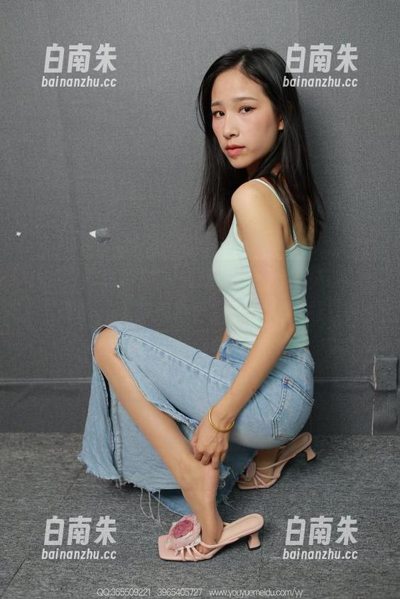 IESS异思趣向 - 哎呀，小婕的细带半筒来了，高清秀色可餐，赶紧下载！-白南朱