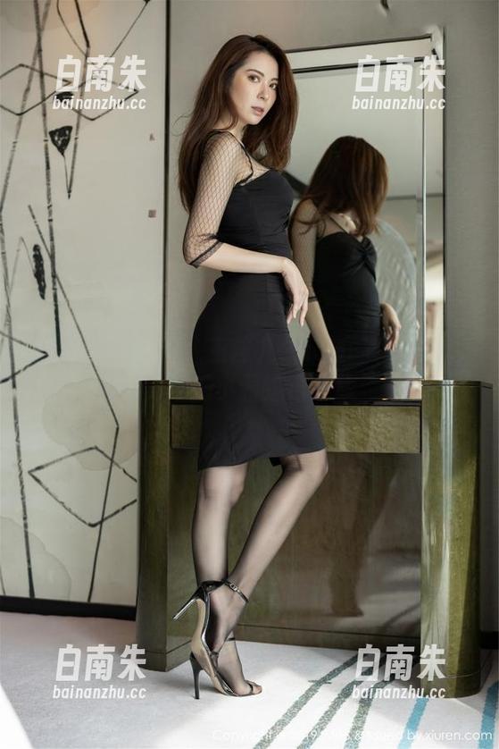 IMiss爱蜜社 - 王沫儿SaSa的制服写真，可别小看这合集哦-白南朱