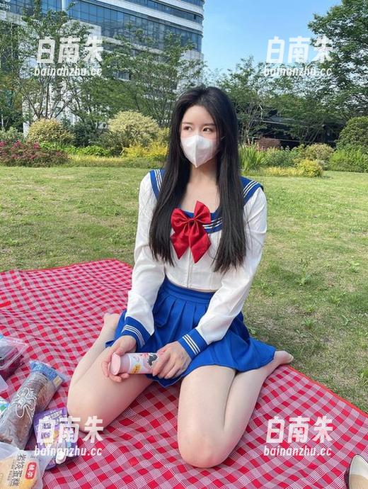 微密圈 - July芝岚的车内照，完美诠释了“等红灯也是一种态度”，作品让人忍不住想多想几秒。-白南朱