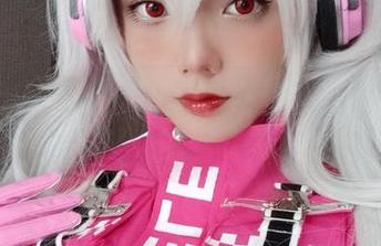 高清图片里的Messie Huang姐姐，总有一些表情让我忍不住想多看几眼。