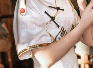 Quan冉有点饿的制服时刻，照片看了让人肚子饿，哈哈哈！