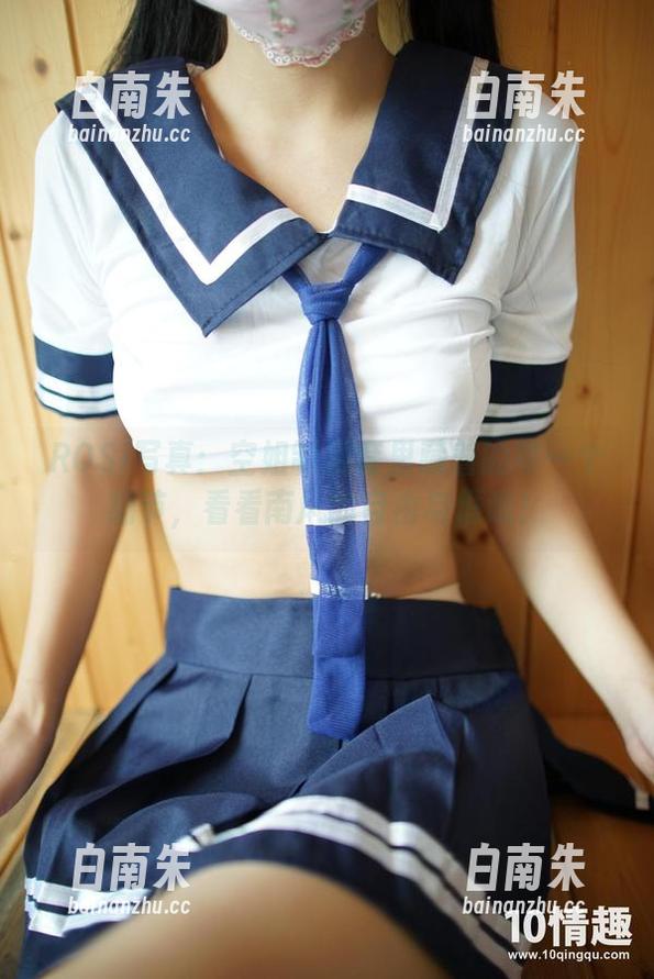 ROSI写真：空姐制服套里藏着的每一个细节，看看南风的自由与惬意！-白南朱