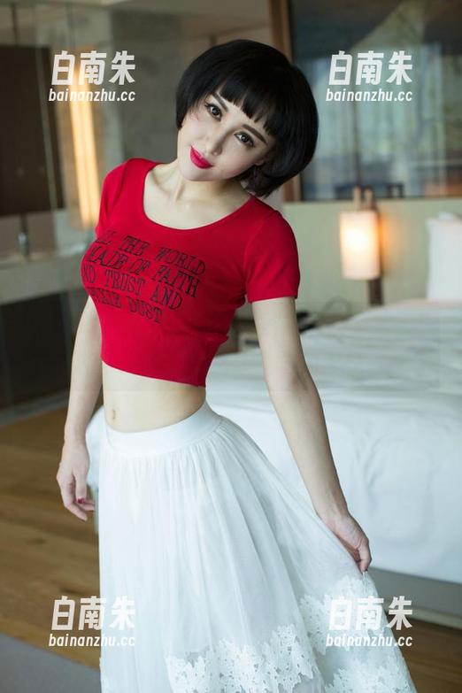 UGirls尤果网 - 一瞬间就被萌化，孟狐狸的校服私拍美图让我嘴角上扬！-白南朱