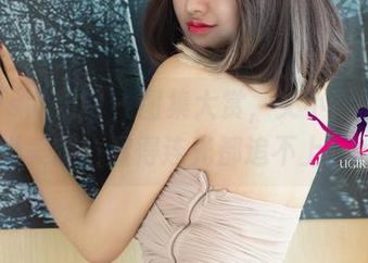 UGirls尤果网 - 图集大赏，艾小青的无圣光美腿：溜得连光都追不上〜！