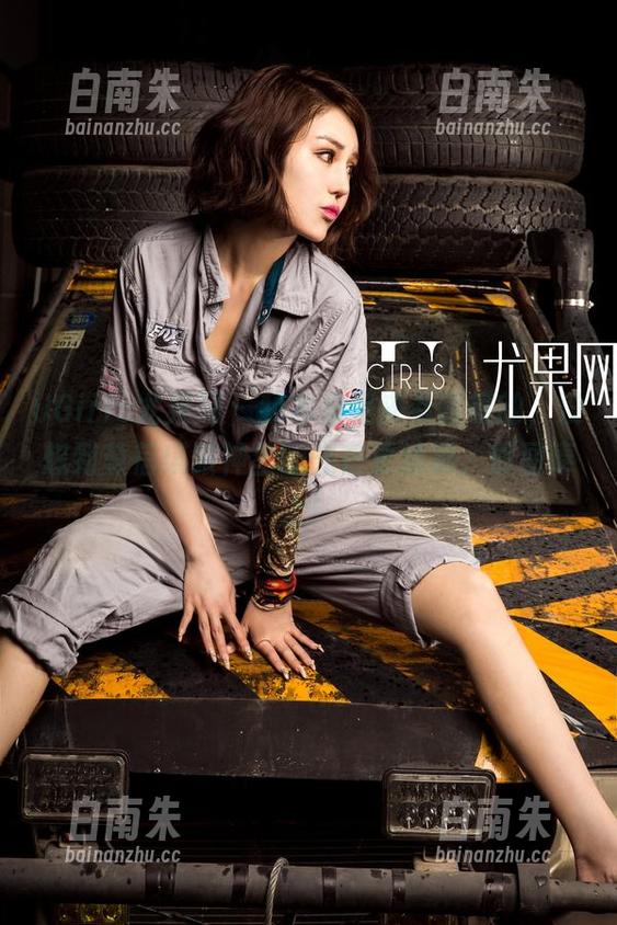 UGirls尤果网 - 我本来是来看眼镜的，没想到黛蓓琪眼神里的光芒更精彩，原图奉上！