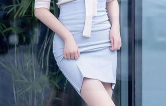 Xiuren秀人网 - 图片里的Jennifer小若和棉袜，似乎是无意间流露出的一丝俏皮？