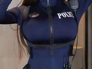 Xiuren秀人网 - 打开易阳Silvia的白裙私房合集，感受一下这华丽的“穿裙子”哲学。