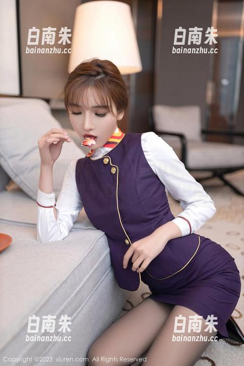 Xiuren秀人网 - 猫咪巨臀妹妹，花嫁环绕：下载这份美好，乡土气息浓浓！-白南朱
