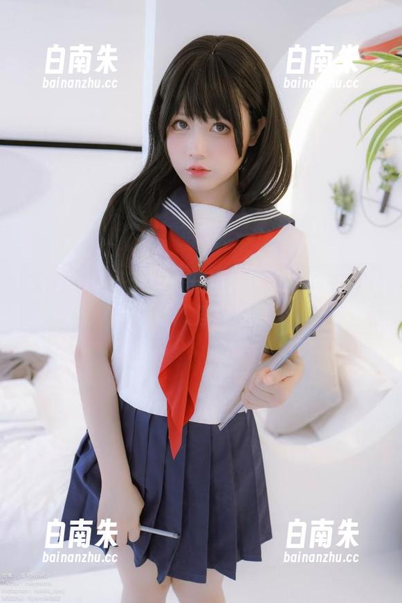 nyako喵子大魔王开箱：这组裸足cos照片真让人浮想联翩...