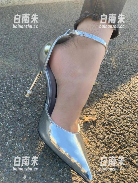 微密圈 - 这是丝月神的细带牛仔裤与肉丝的作品——路灯下的写真合集，大快人心，不留痕迹！-白南朱
