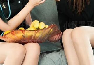 丽柜 - 皮衣在线合集中，小智贤又一次撩拨了我的心弦。