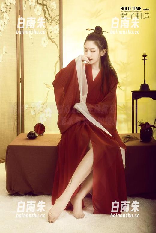 丽柜 - 浴缸里的心心：在线掀起一场写真热潮，清水与想象的碰撞-白南朱