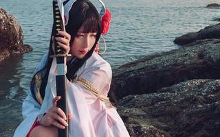 九曲Jean的红裙让人脸红心跳，图册里的每一处细节都有小惊艳。
