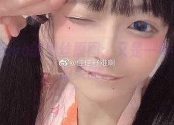 佳佳酱ovo的黑丝原图：又是一种颠覆我的美丽。