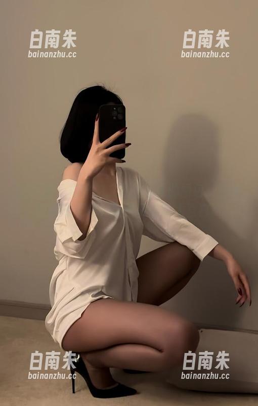 微密圈 - 保守的二舅妈分享的图包：紧包蜜腿的诱惑，别怪我说的太直白！-白南朱