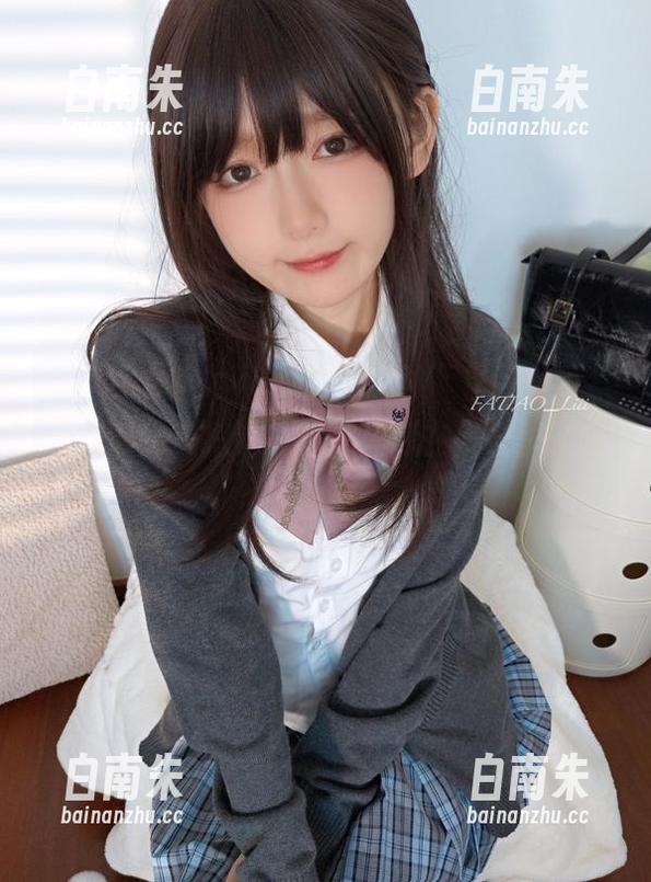 看着发条少女yoki的“女神”作品，不禁想问，她是把这一切都埋藏在发条里了吗？-白南朱
