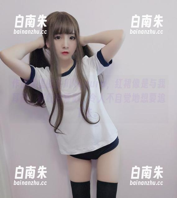 作品集里的古川kagura，红裙像是与我耳语，鲜红的背影，令人不自觉地想要追下去。-白南朱
