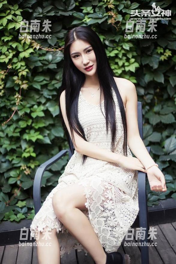 头条女神 - 刚出炉的最新套图，幻雪儿女友上线，好奇的你快来看！-白南朱