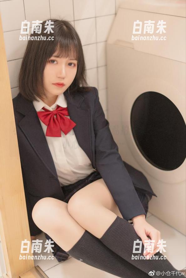 小仓千代w的红色礼物裙私拍合集：一不小心，又迷了…-白南朱