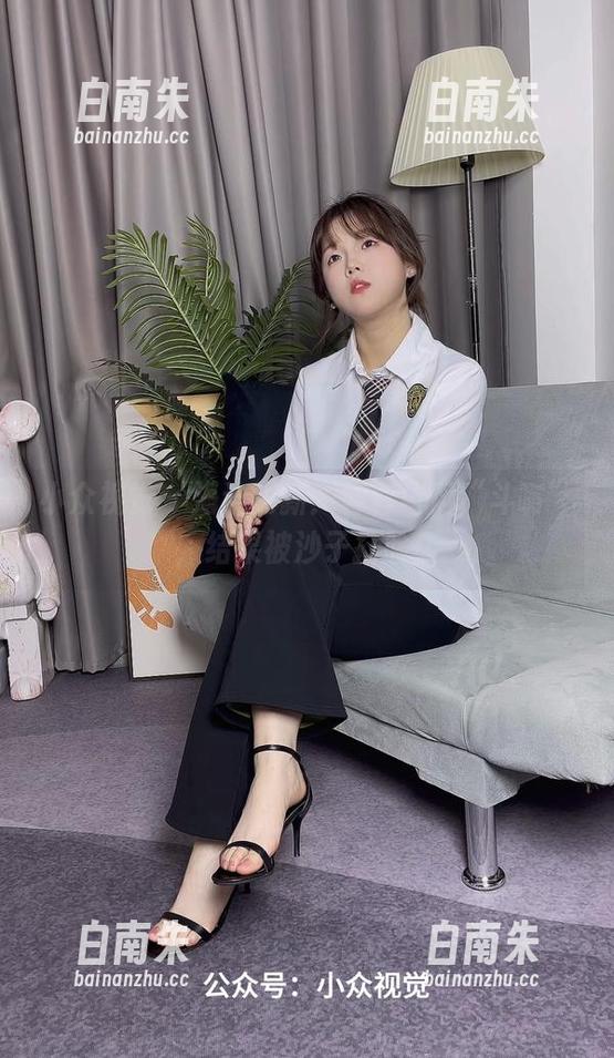 小众视觉 - 海边更新：蓉蓉与风“斗嘴”，结果被沙子打脸！-白南朱
