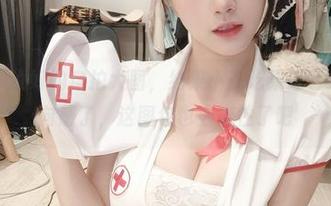 微密圈 - 说好的自拍大图，结果小玉吃果冻已经偏离方向感了，这图包也太魔性了吧