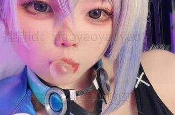 精选小瑶幺幺：知更鸟套图，自拍的自我意识要飞了