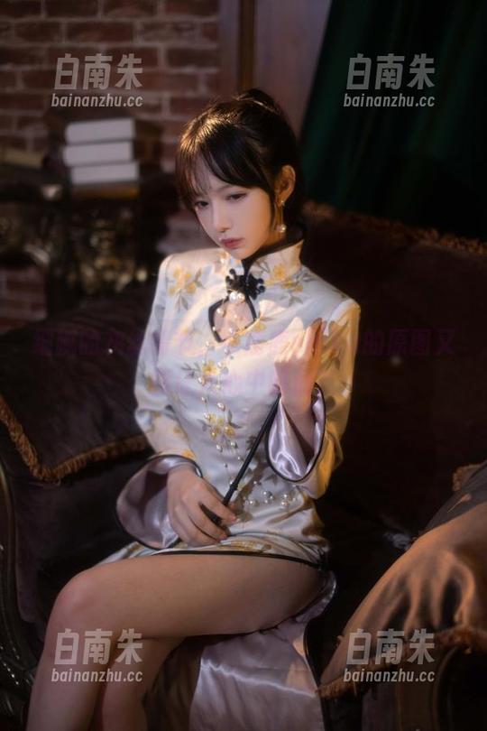 细腻的灰丝情节，小鹿鹿shika的原图又能让人心中暗涌？-白南朱
