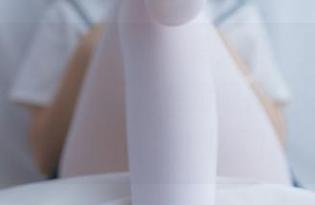 少女秩序 - 晞可制服合集，照片里不只是制服，还有那一丝狡黠的眼神，仿佛在说：‘我才不怕作业呢！’