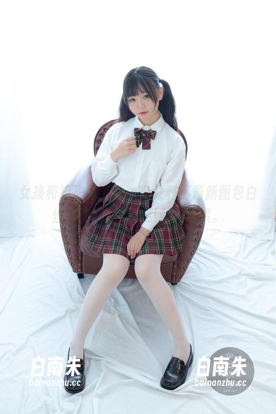 女孩和裙子的游戏，少女秩序最新图包白丝灰裙，可能会引起不适哦。-白南朱