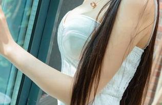 尤果网 - 五星好评，含含的秘书写真，图库还带话题效应，杠杠的！