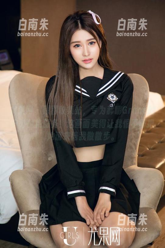 尤果网 - 原图收集站，专为郝晴Grace的户外惊艳服务！这画面美得让我恨不得把她请来陪我散散步。-白南朱