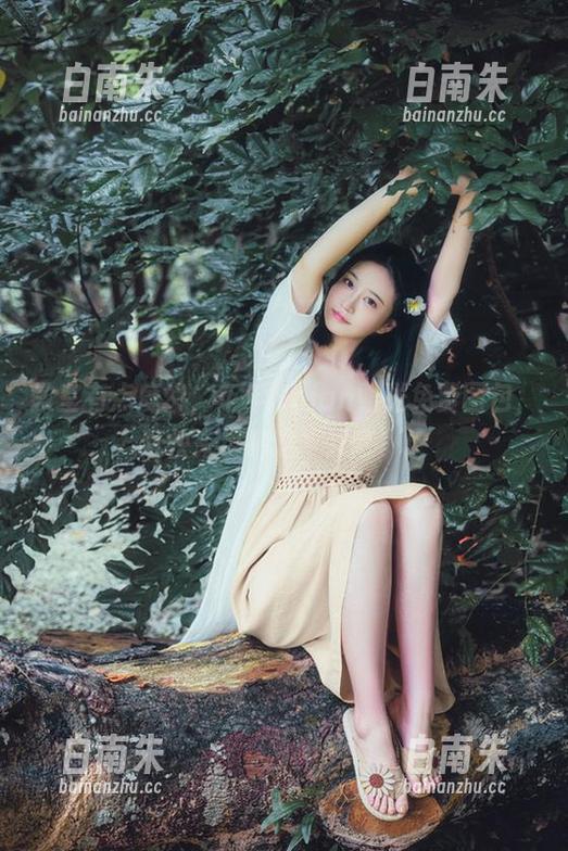 教室有点魔幻，年年Nnian赠送免费图包，赶快来目睹这“教育”！-白南朱