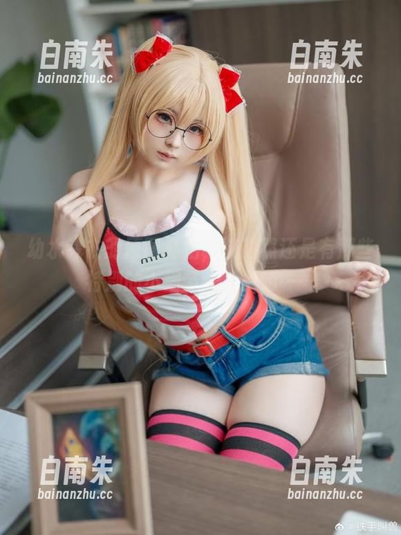 幼水铃衣的原图私拍，校服照还是有那些特别的小细节让人多想……-白南朱
