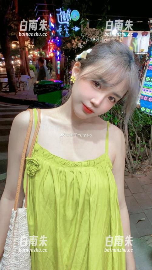 御子Yumiko 御子Yumiko的毛衣,身在cos界却想去冬天遛弯!