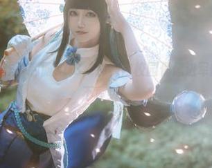 戚顾儿最新力作：制服COS，那种向校园偶像进军的感觉，真是不真实！