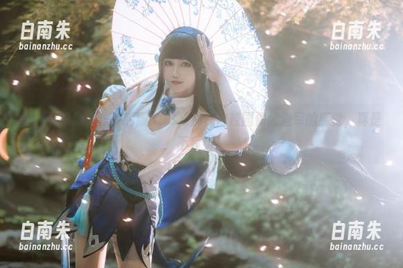 戚顾儿最新力作：制服COS，那种向校园偶像进军的感觉，真是不真实！