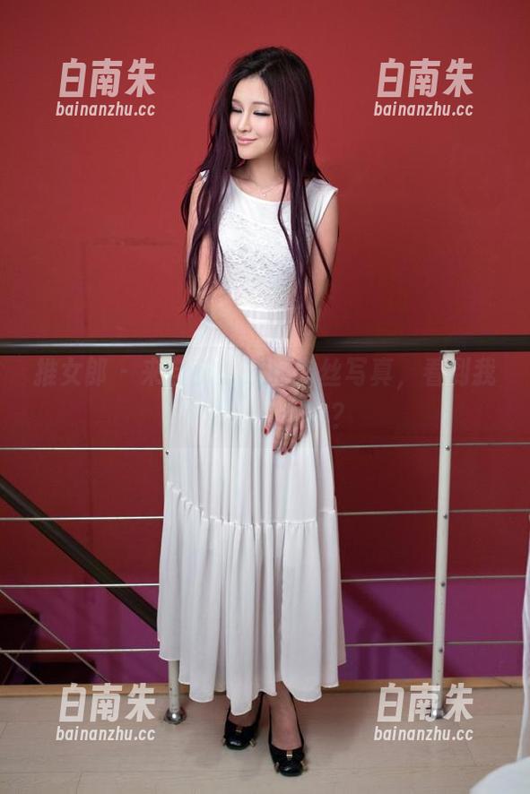 推女郎-王馨瑶 推女郎 - 来自王馨瑶的肉丝写真,看到我来了一点食欲?