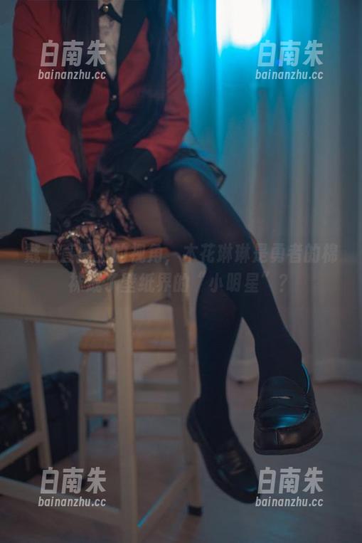 戴上直播主的视角，木花琳琳是勇者的棉袜成了壁纸界的“小明星”？-白南朱