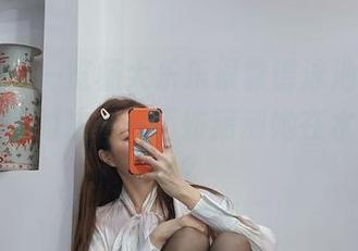 微密圈 - 一览杨大乐乐很靠谱泳池全集，原图大胆对决——不妨猜测她在水里想了啥？