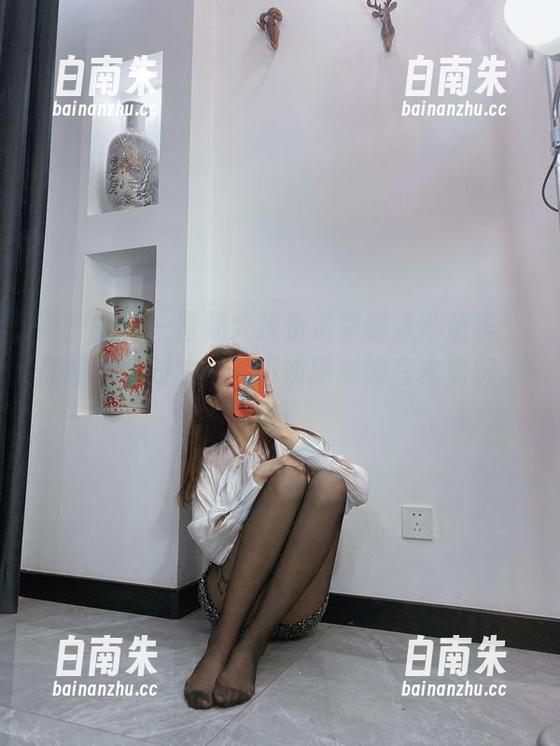 杨大乐乐很靠谱 微密圈 - 一览杨大乐乐很靠谱泳池全集,原图大胆对决——不妨猜测她在水里想了啥?