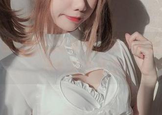 在果咩酱的自拍图集中，夹杂了我对懒洋洋午后的想念